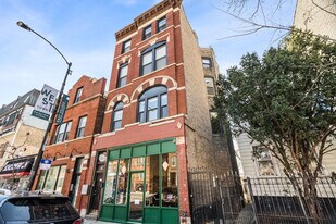 1919 W Chicago Ave in Chicago, IL - Building Photo