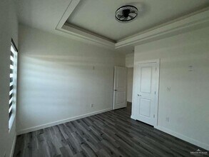 7 E Iris Ave in McAllen, TX - Building Photo - Building Photo