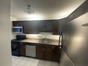 245 Kingsmere Blvd in Saskatoon, SK - Building Photo - Building Photo