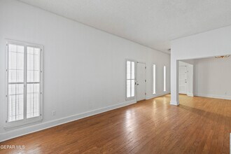 316 Thunderbird Dr in El Paso, TX - Building Photo - Building Photo