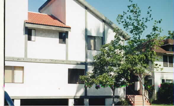 Cedar Townhomes in Glendale, CA - Building Photo - Building Photo