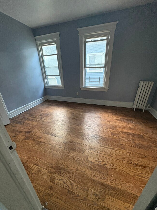 25 S 17th St, Unit 2 in East Orange, NJ - Foto de edificio - Building Photo