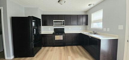 8048 Grove Berry Dr in Indianapolis, IN - Building Photo - Building Photo