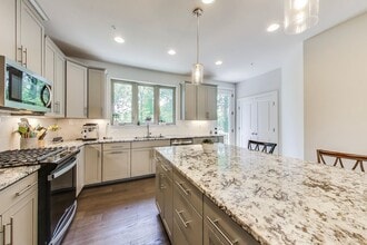 5004 Oakmoore Dr in North Bethesda, MD - Building Photo - Building Photo