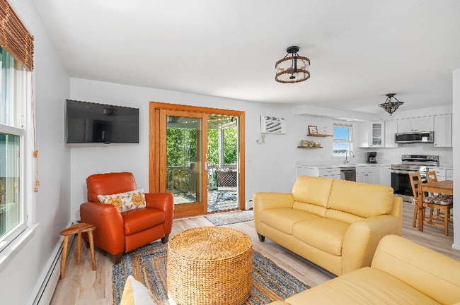 240 Narragansett Ave in East Providence, RI - Building Photo - Building Photo