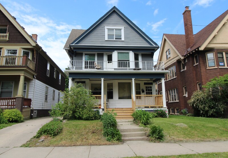 2837 N Frederick Ave in Milwaukee, WI - Building Photo