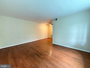 806 S Arlington Mill Dr-Unit -104 in Arlington, VA - Building Photo - Building Photo