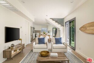 535 Beloit Ave in Los Angeles, CA - Building Photo