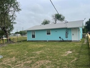 1206 W Baltimore Ave in Seadrift, TX - Building Photo - Building Photo