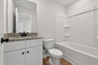 1240 Principal Featherstone Ave in Gastonia, NC - Foto de edificio - Building Photo