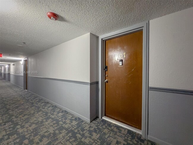 250 NE 181st St in Sunny Isles Beach, FL - Building Photo - Building Photo