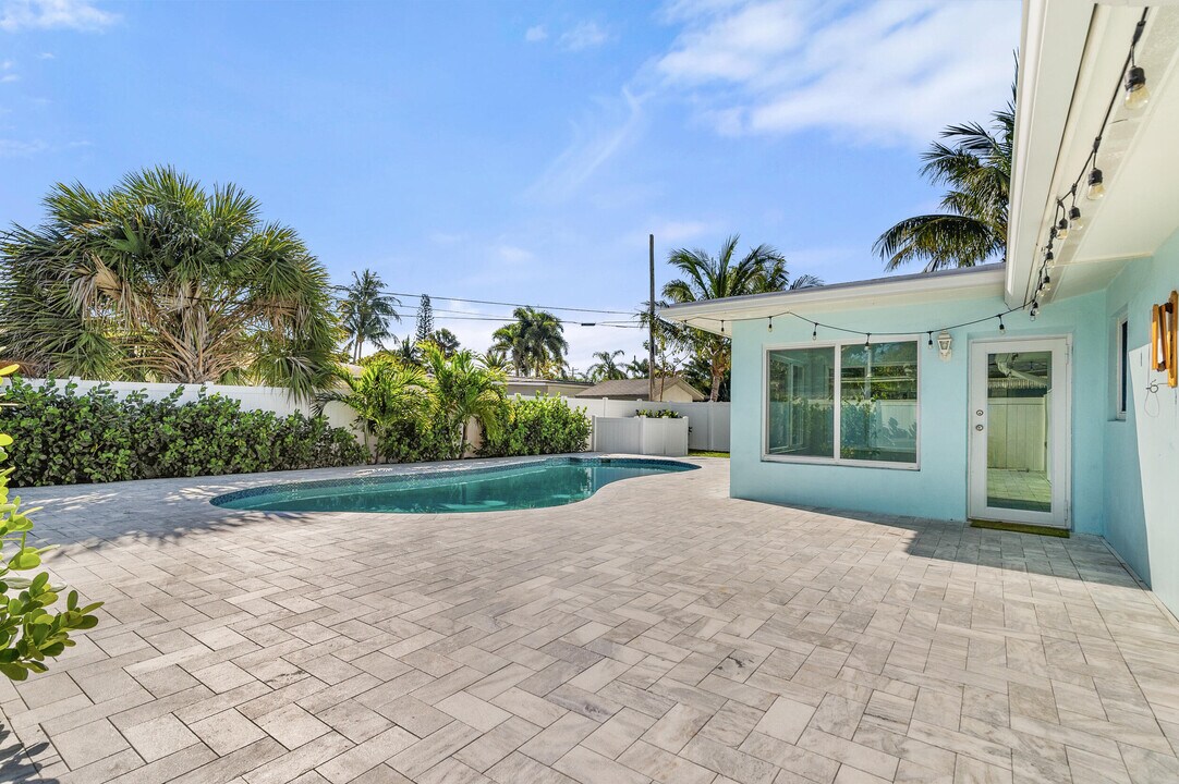 2640 NE 18th Ter in Lighthouse Point, FL - Building Photo