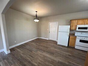 1721 N Ross Ave in Sherman, TX - Building Photo - Building Photo