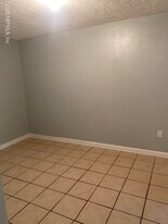 5754 Moncrief Rd in Jacksonville, FL - Building Photo