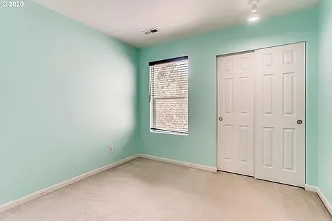 5686 NE Canard Dr in Hillsboro, OR - Foto de edificio - Building Photo