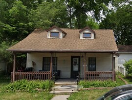 313 E 3rd St in Dixon, IL - Building Photo