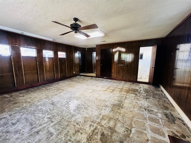 property at 5511 Willowbend Blvd