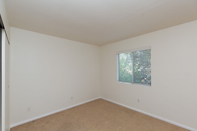 1763 Alta Vista Dr in Vista, CA - Foto de edificio - Building Photo