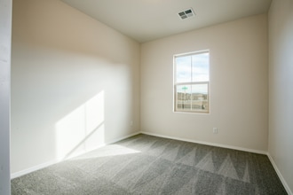215 Adeline Ave in Los Lunas, NM - Building Photo - Building Photo