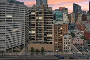 151 Fort Pitt Blvd, Unit 702 in Pittsburgh, PA - Building Photo