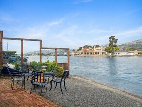 216 San Rafael Ave in Belvedere, CA - Building Photo - Building Photo