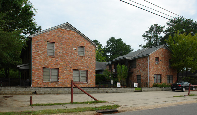 605 Oakridge Ave in Fayetteville, NC - Foto de edificio - Building Photo