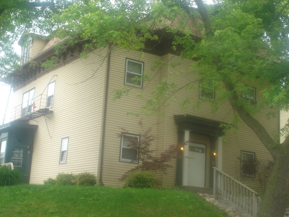 908 Bridge Ave in Davenport, IA - Building Photo