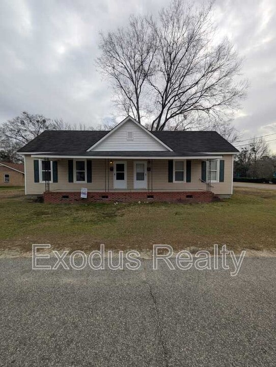 3963 Ellison St in Hope Mills, NC - Building Photo