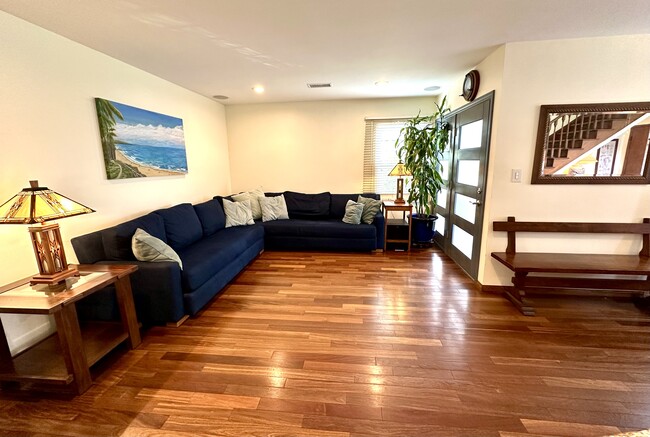 10794 Clarmon Pl in Culver City, CA - Building Photo - Building Photo
