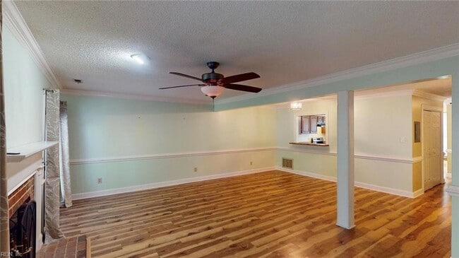 742 Lord Dunmore Dr in Virginia Beach, VA - Building Photo - Building Photo