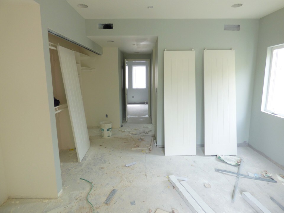 10706 Camarillo St in Toluca Lake, CA - Building Photo