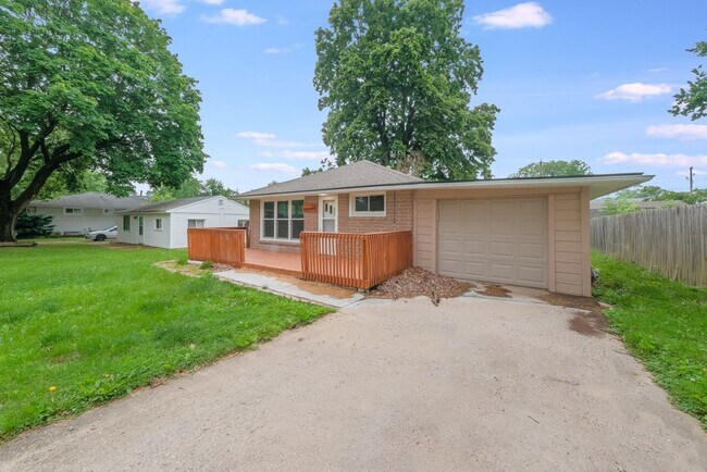 214 Augusta St in Mahomet, IL - Building Photo - Building Photo