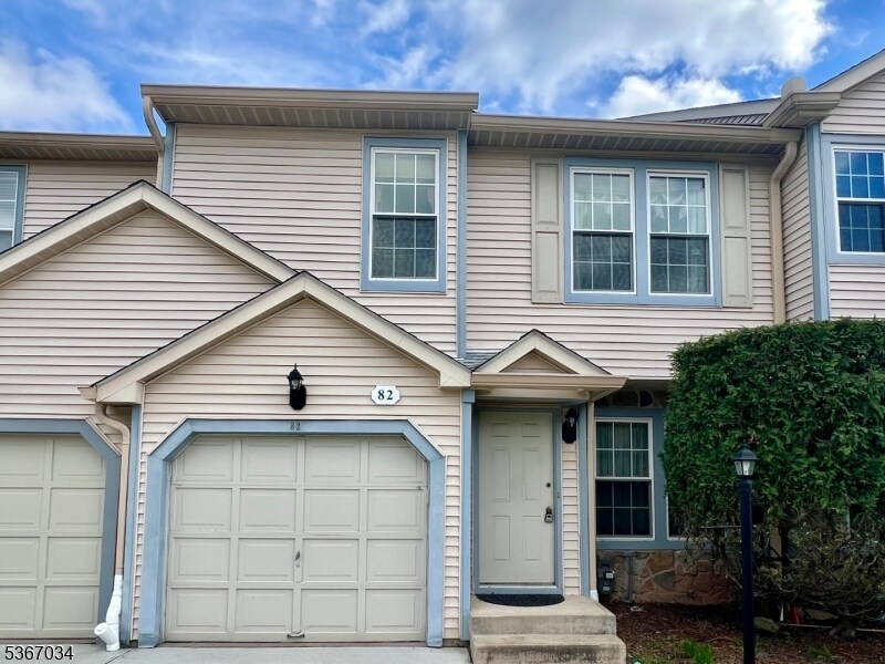 82 Castleton Rd in Princeton, NJ - Building Photo