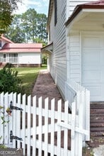 302 Jefferson St in Springfield, GA - Foto de edificio - Building Photo