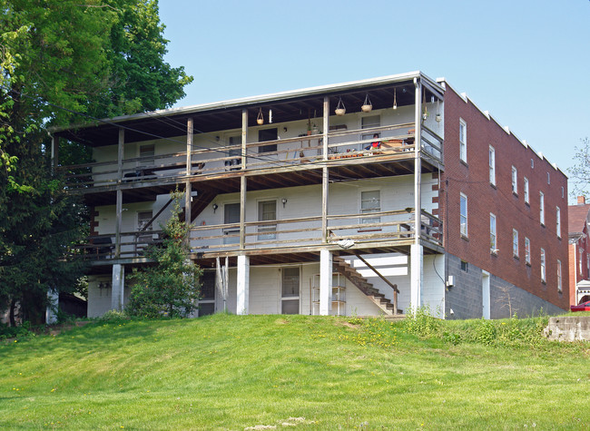 305 S Market St in Selinsgrove, PA - Building Photo - Building Photo