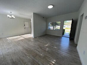5037 Lake Howell Rd in Winter Park, FL - Building Photo - Building Photo