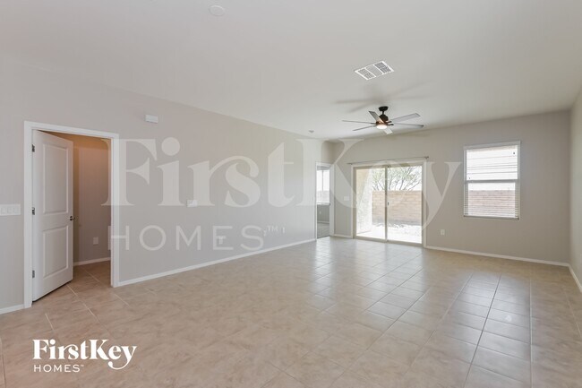 6782 E Via Rancho Rosario in Tucson, AZ - Foto de edificio - Building Photo