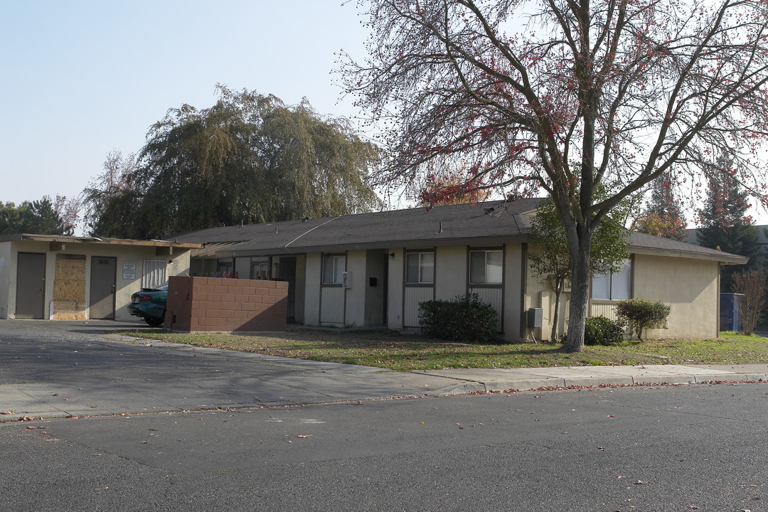 3304 Santa Rosa Ct in Merced, CA - Building Photo