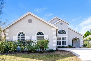 2151 Blackhawk St in Clermont, FL - Building Photo