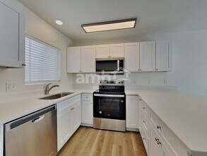 4142 Knollvale Dr in Colorado Springs, CO - Foto de edificio - Building Photo