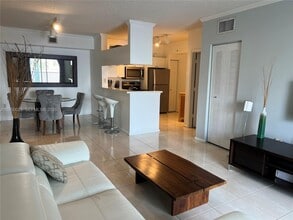 17150 N Bay Rd in Sunny Isles Beach, FL - Foto de edificio - Building Photo