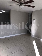 4951 SW 16th St in Fort Lauderdale, FL - Foto de edificio - Building Photo