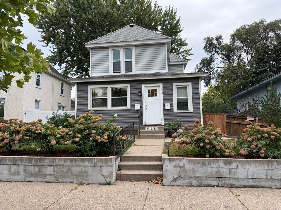 615 Taylor St NE, Unit 615 Taylor St #2 in Minneapolis, MN - Building Photo