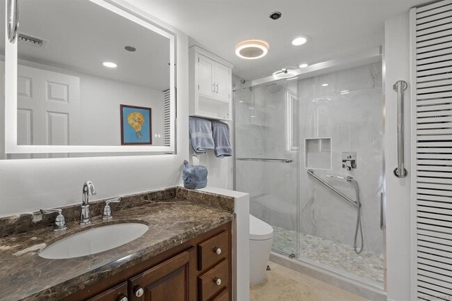 230 W Laurel St in San Diego, CA - Building Photo - Building Photo