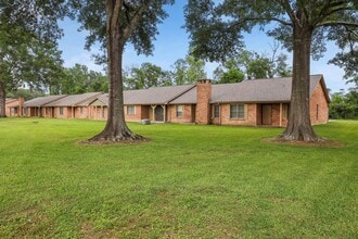 Woodland Park Townhomes in Beaumont, TX - Foto de edificio - Building Photo