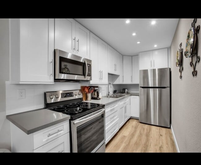 property at 2810 N Arcadia Ct