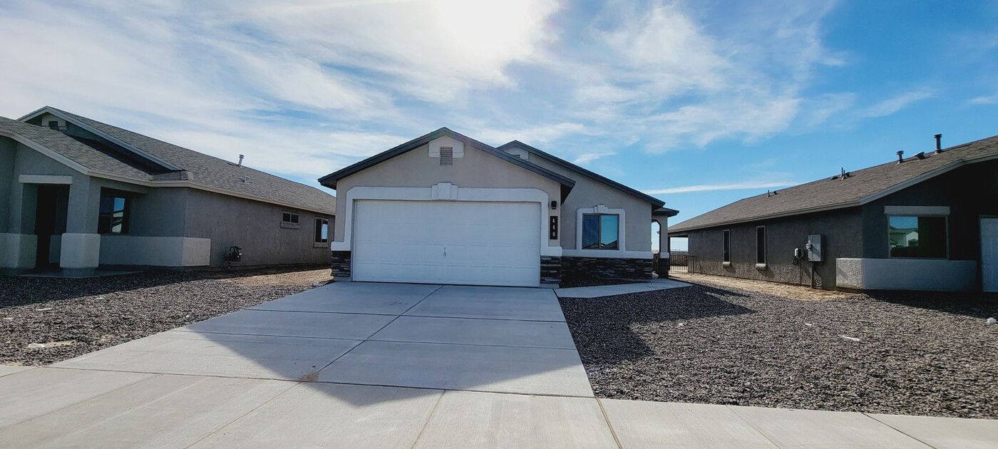 448 Villa Sol Ct in Socorro, TX - Building Photo