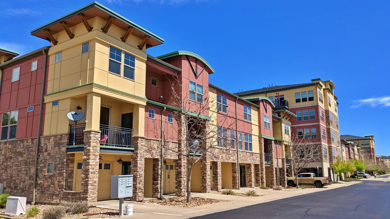 13406 Via Varra in Broomfield, CO - Foto de edificio