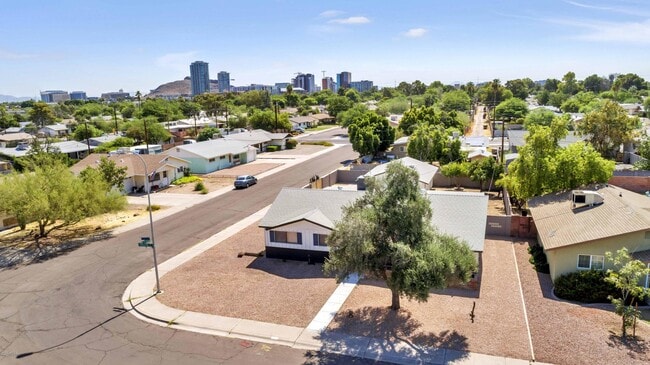 1007 S Parkside Dr in Tempe, AZ - Foto de edificio - Building Photo
