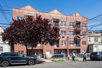 10461 38th Ave in Corona, NY - Foto de edificio - Building Photo